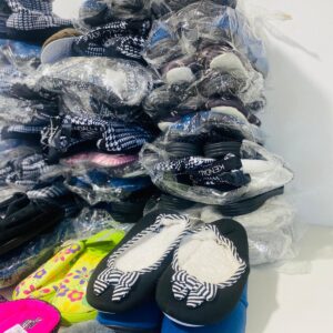 Lote x50 pares de pantuflas: adultos e infantiles