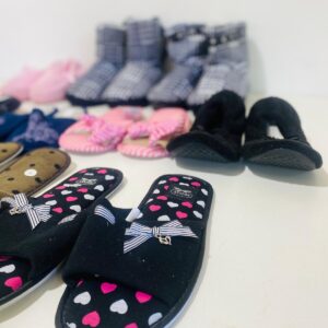 Lote x10 pares de pantuflas: adultos e infantiles