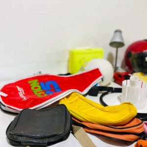 Lote x26 artículos: bolsos, casco, dron, portátil y otros