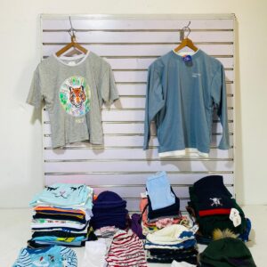 Lote x90 prendas: gorros, bufandas, pantalones, remeras, otros