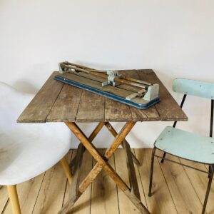 Lote x2 sillas + máquina de cortar cerámica y mesa plegable