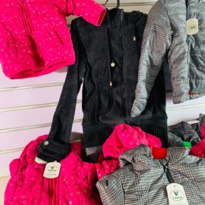 Lote x10 camperas de nylon y polar infantiles: varios talles. Color: gris, rosa y negro