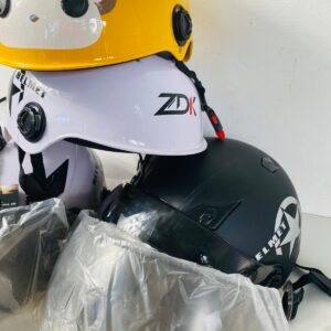 Lote x4 cascos para bici, blanco y negro de adulto, amarillo de niño