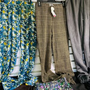 Lote x10 prendas: pantalones, babuchas, deportivos, otros. Para dama