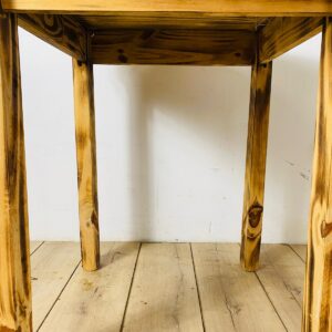 Mesa redonda en madera