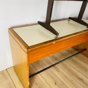 Lote escritorio en madera + mesita de chapa 1 cajón