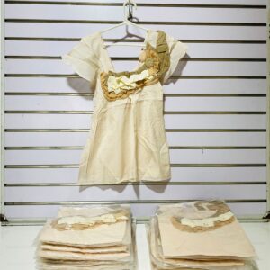 Lote x28 vestidos: beige