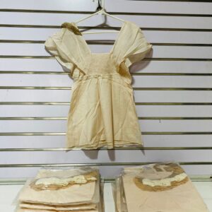 Lote x28 vestidos: beige