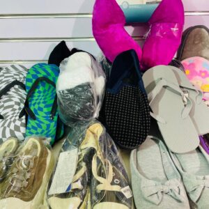 Lote x22 calzados y otros: Chinelas, pantuflas, alfombra de baño, almohadilla, otros