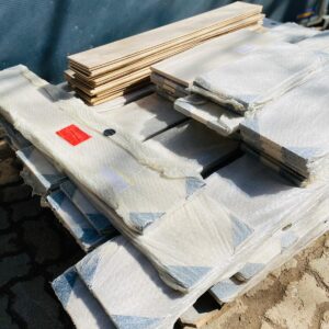 Lote x71 tablas de 49 x 21 cm y 1,10 x 21 cm (NO INCLUYE LAS MADERAS MACHIMBRADAS)