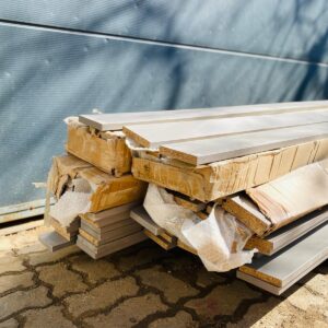 Lote x81 tablas grises 2.40 m x 12 cm