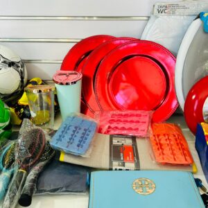 Lote x23 artículos varios: cartera, molde silicona, piscina de bebe, gorra ducha y otros