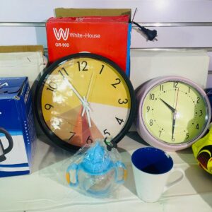 Lote x11 artículos bazar: reloj, jarra, pelotas, vasos y otros