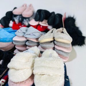 Lote x38 pares de pantuflas: talles y colores varios