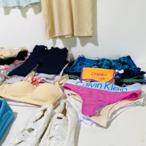 Lote x96 prendas: remeras, calzados, ropa interior y otros