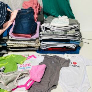 Lote x75 prendas: bodys de bebé, remeras, buzos, pantalones y otros