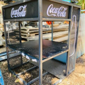 Exhibidores en hierro: coca cola - agua