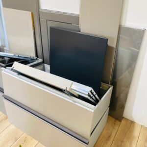 Lote x21 artículos: cajones para muebles en MDF, puertas de muebles y otros