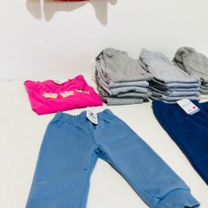 Lote x24 prendas: pantalones infantiles, remera y otros