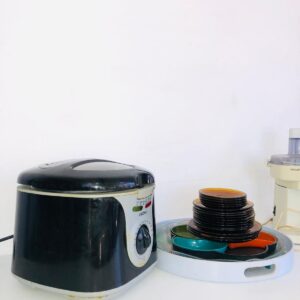 Lote x22: freidora, juguera, bandejas y platillos