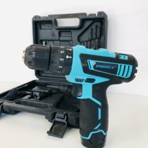 Taladro a batería en caja con accesorios