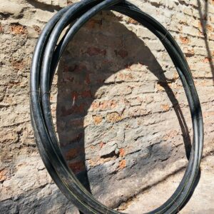 Rollo de plastiducto negro 10m