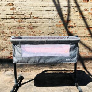 Colecho para bebé, color gris y rosa