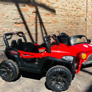 Lote x2 juguetes: auto a batería y jeep