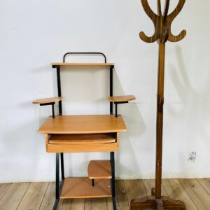 Escritorio en MDF + perchero de madera