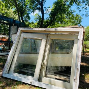 Ventana de madera 2 hojas (un vidrio roto)