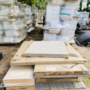 Lote x32 m2 de cerámica y porcelanato: colores varios