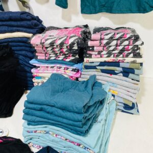 Lote x108 prendas: remeras de niña , buzos y otros