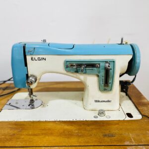 Máquina de coser Elgin