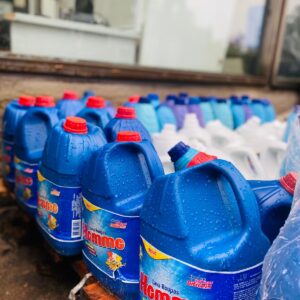Lote x50 productos de limpieza: jabón y suavizante