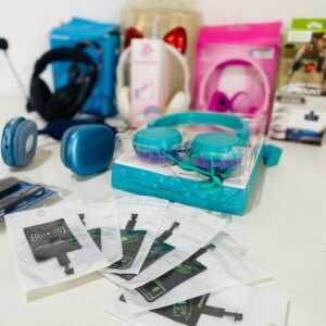 Lote x15 artículos: auriculares casco, porta celulares, luces de interior para auto y otros