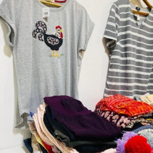 Lote x117 prendas: gorros, remeras, calzas y otros