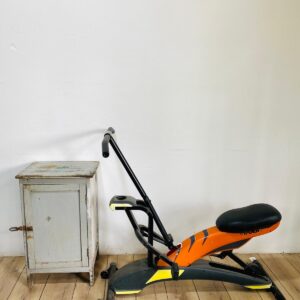 Máquina de ejercicios multirubro Tiger + mueble en mdf