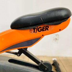 Máquina de ejercicios multirubro Tiger + mueble en mdf