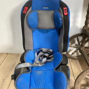 Lote x26 artículos: portarretrato, triciclo, silla para auto, mesa rodante y otros