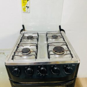Cocina a gas marca Mueller + campana en acrílico