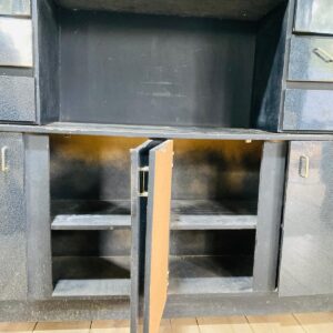 Mueble con puerta de vidrio
