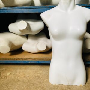 Lote x5 torsos de mainiquie: 3 de dama, 2 de hombre