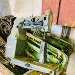 Lote x1 cajón con maquinas de cocer (algunas con faltantes)