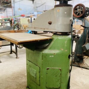 Troqueladora de pluma industrial: 1,30x0,90x0,90m. (con fallas en la bomba)