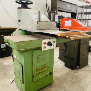 Troqueladora de pluma industrial: 1,30x0,90x0,90m. (con fallas en la bomba)