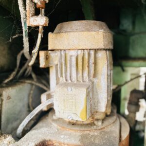 Troqueladora de pluma industrial: 1,30x0,90x0,90m. (con faltantes)