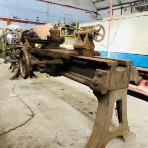 Torno antiguo 3,20x1,30x0,46m. (con motor)