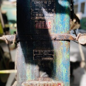 Maquina de coser industrial con faltantes: 80x40x1,60m.