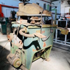 Troqueladora de pluma industrial: 1,60x1,20x1,0m (no tiene bomba de aceite)