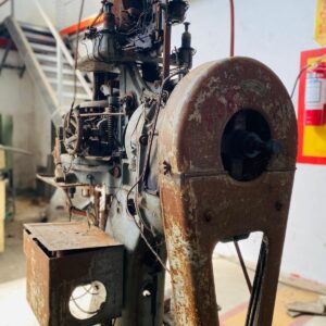 Maquina de clavar tacos: 2,0x1,90x1,20m. (con faltantes hidráulicos)